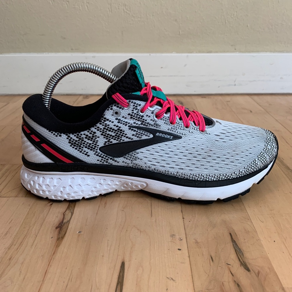 Brooks ghost 11 Black Pink Grey Running Shoes Women’s size 9 Medium B
